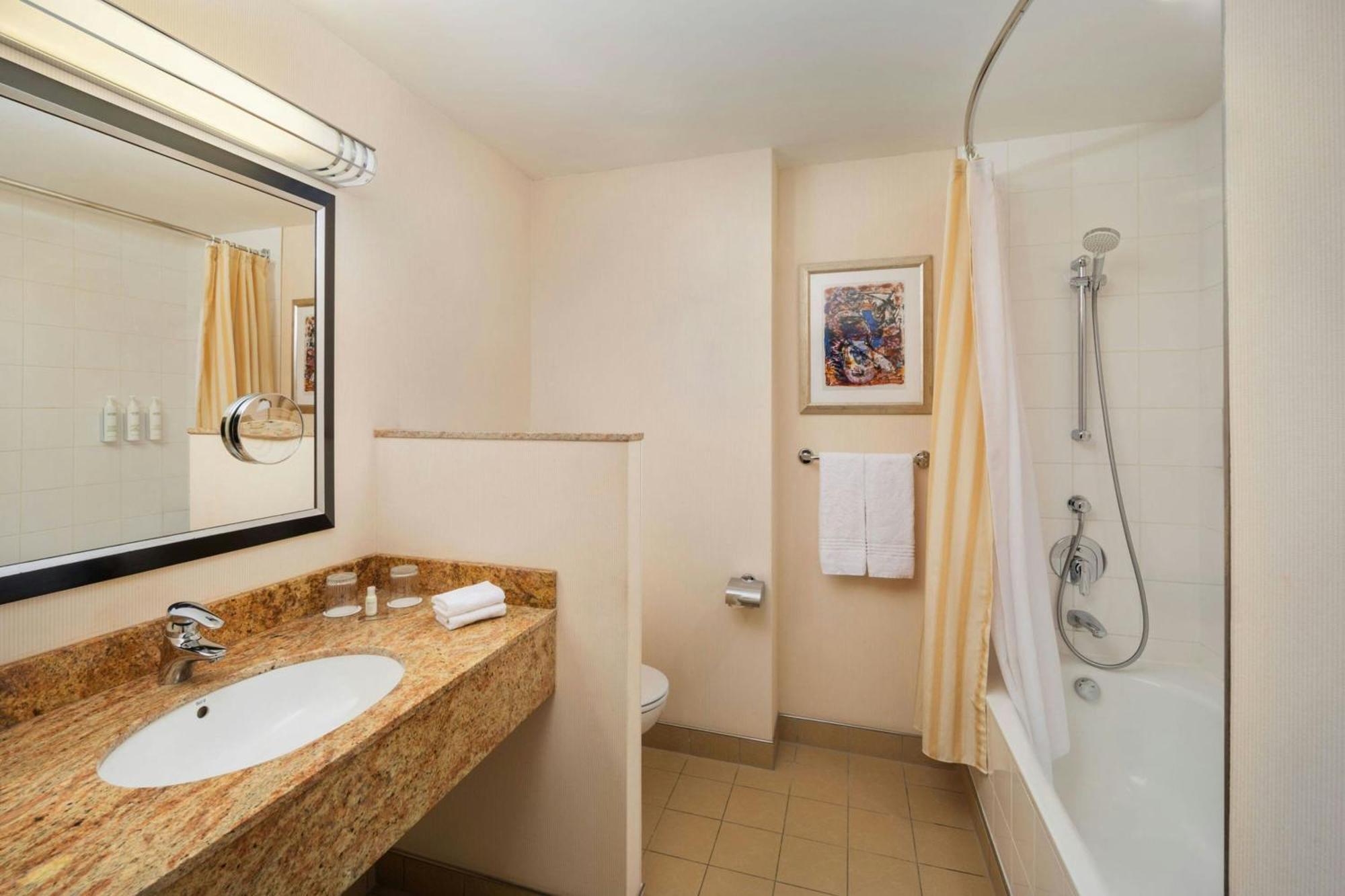 Courtyard By Marriott Prague City Eksteriør billede